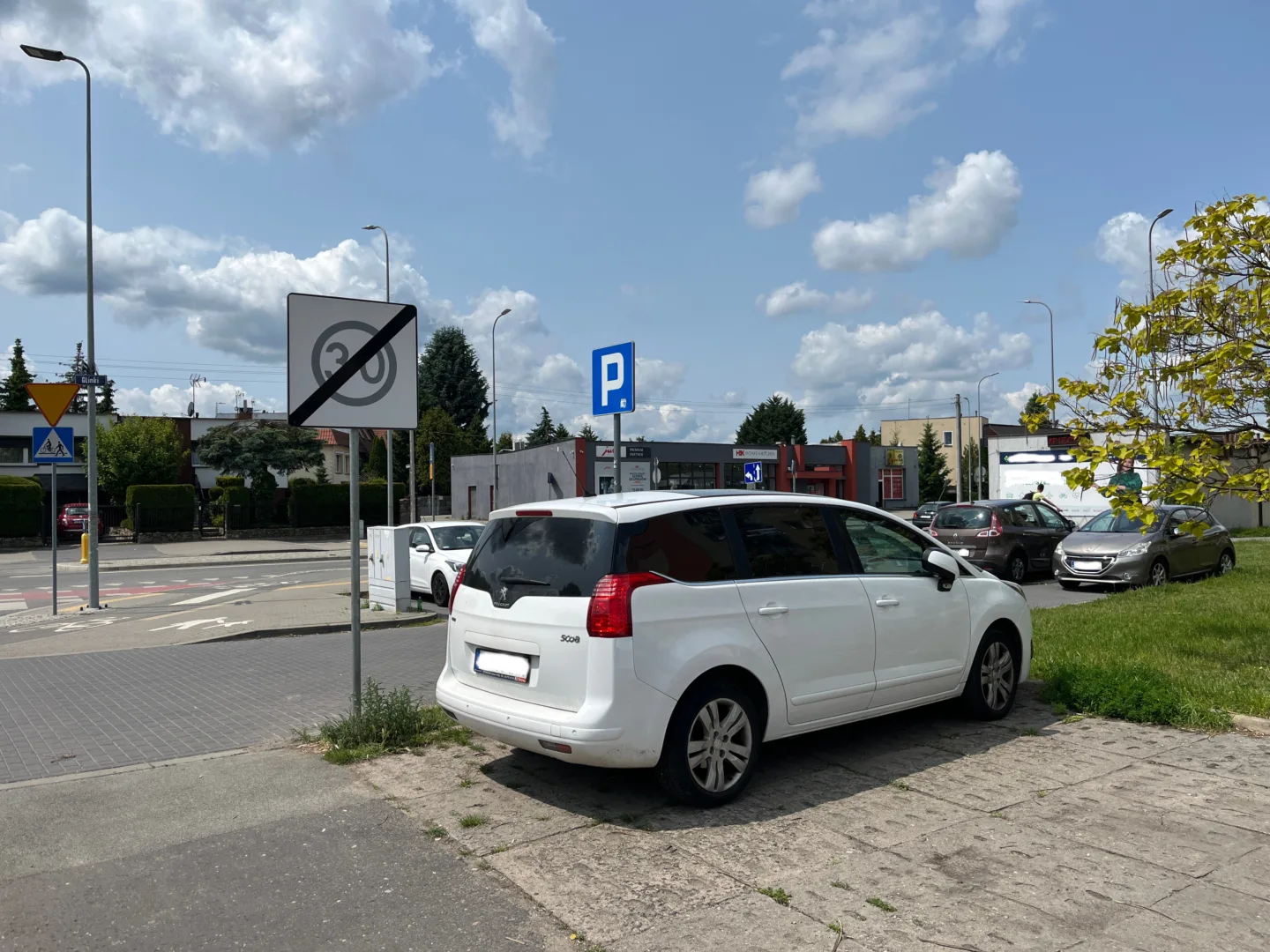 Znak przeniesiono o dwa metry dalej (fot. Janusz Wiertel)