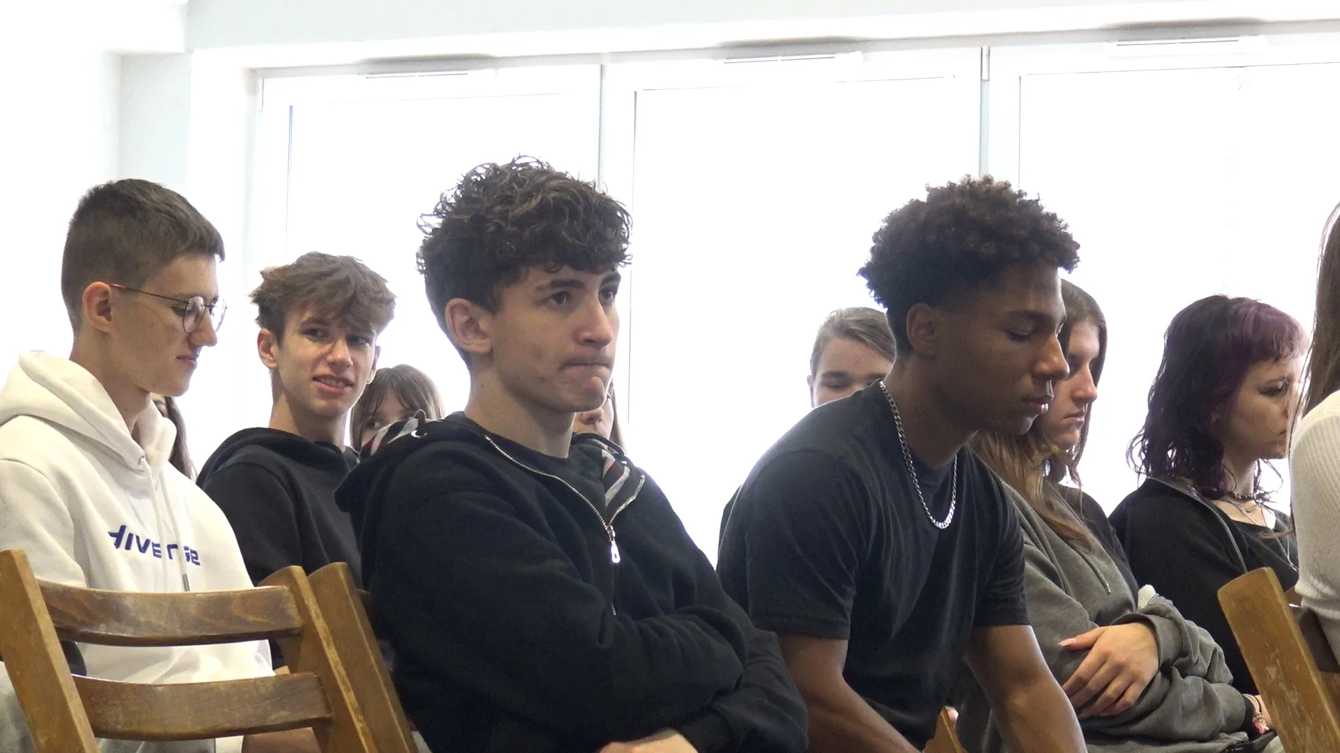 Spotkanie z młodzieżą w "Modraczku" (fot. Janusz Wiertel)